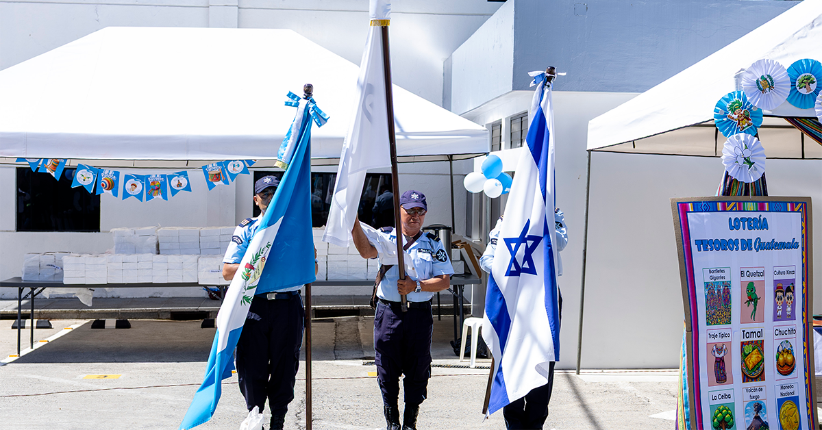Golán conmemora 205 años de independencia en Centroamérica 1 Ingreso de la bandera de Guatemala Israel y Golan